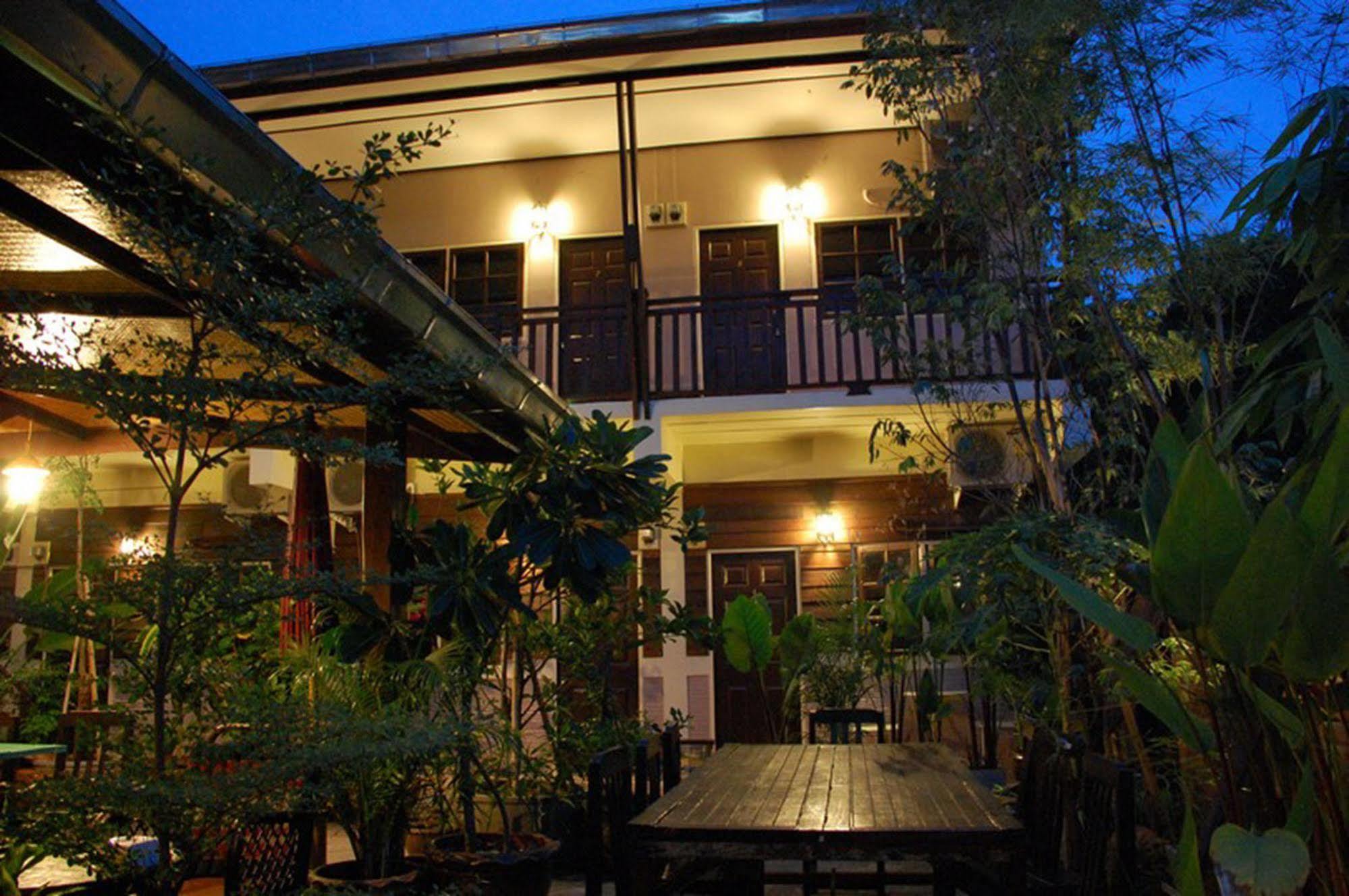 The Outside Inn Ubon Ratchathani Zewnętrze zdjęcie