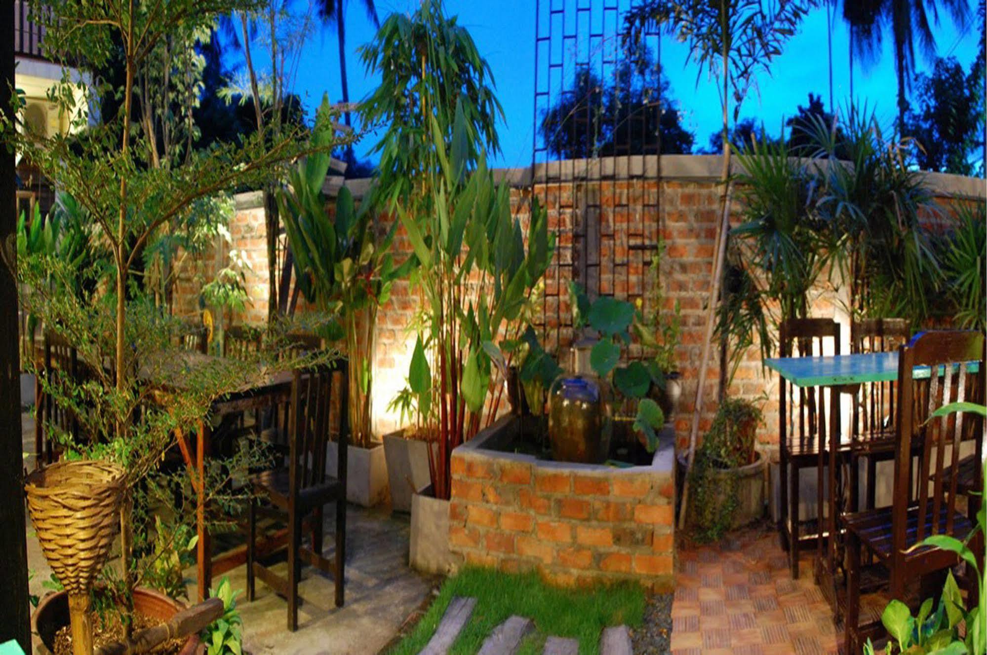 The Outside Inn Ubon Ratchathani Zewnętrze zdjęcie