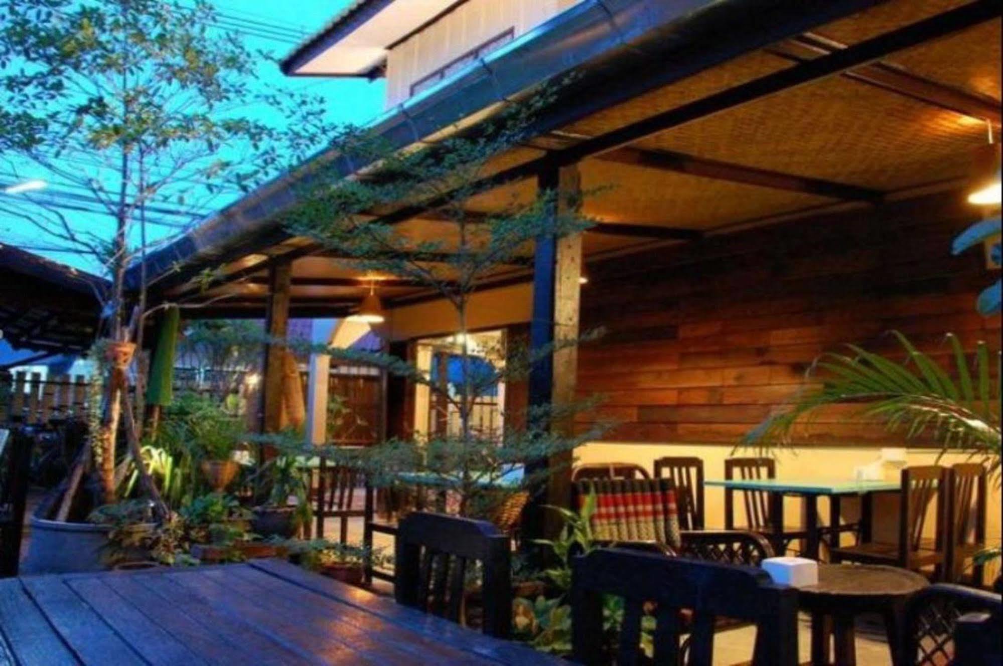 The Outside Inn Ubon Ratchathani Zewnętrze zdjęcie